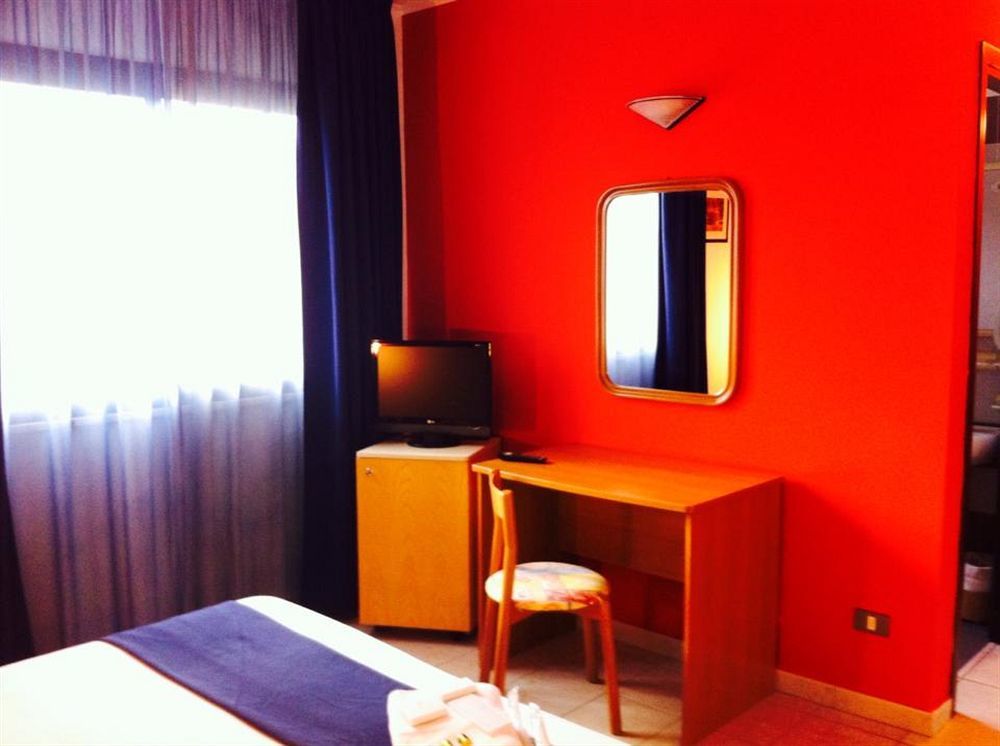 Fly Hotel Cagliari Assemini Esterno foto