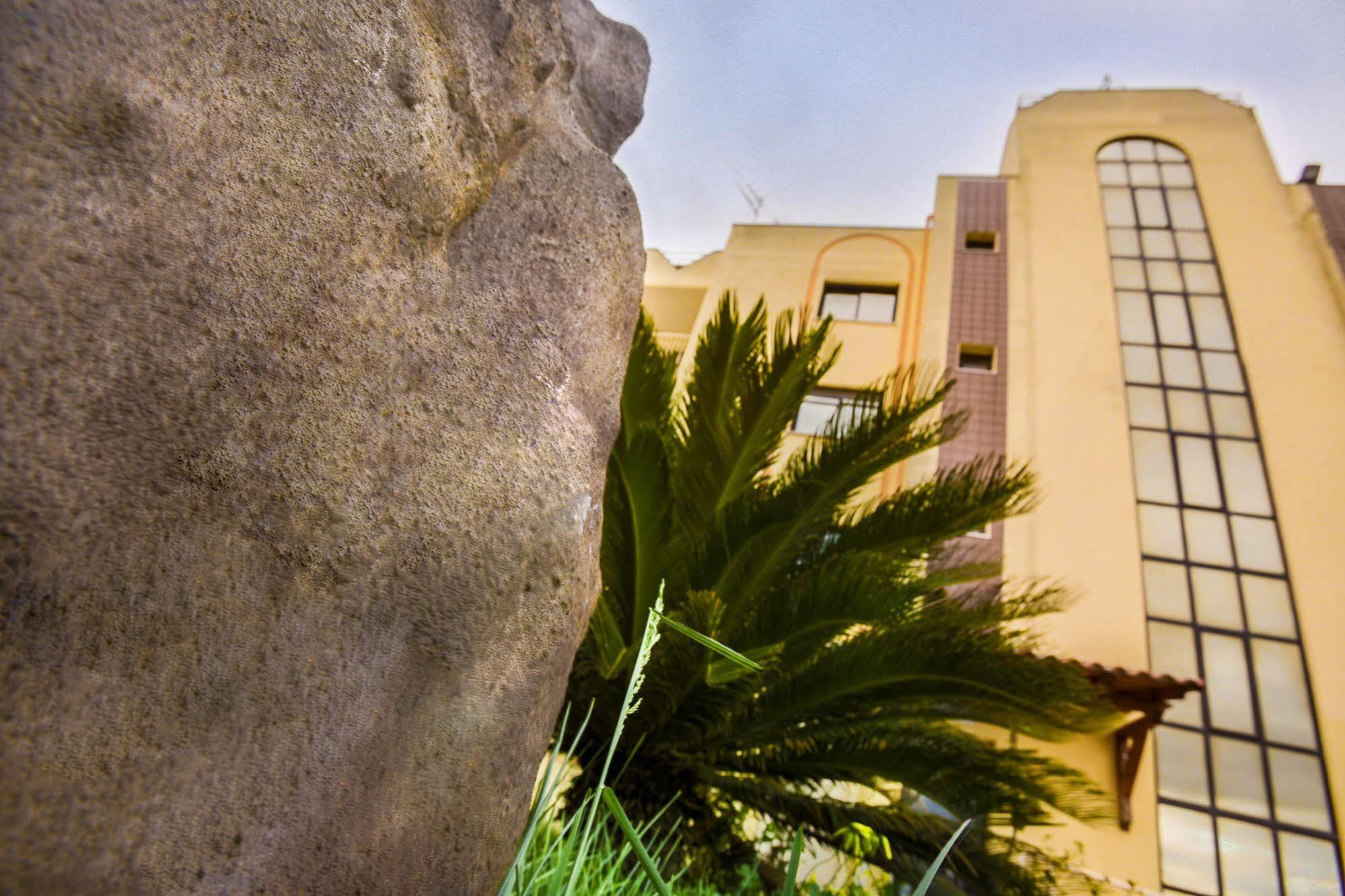 Fly Hotel Cagliari Assemini Esterno foto