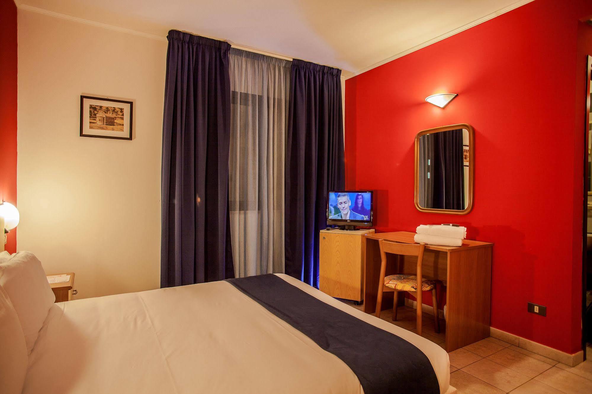 Fly Hotel Cagliari Assemini Esterno foto