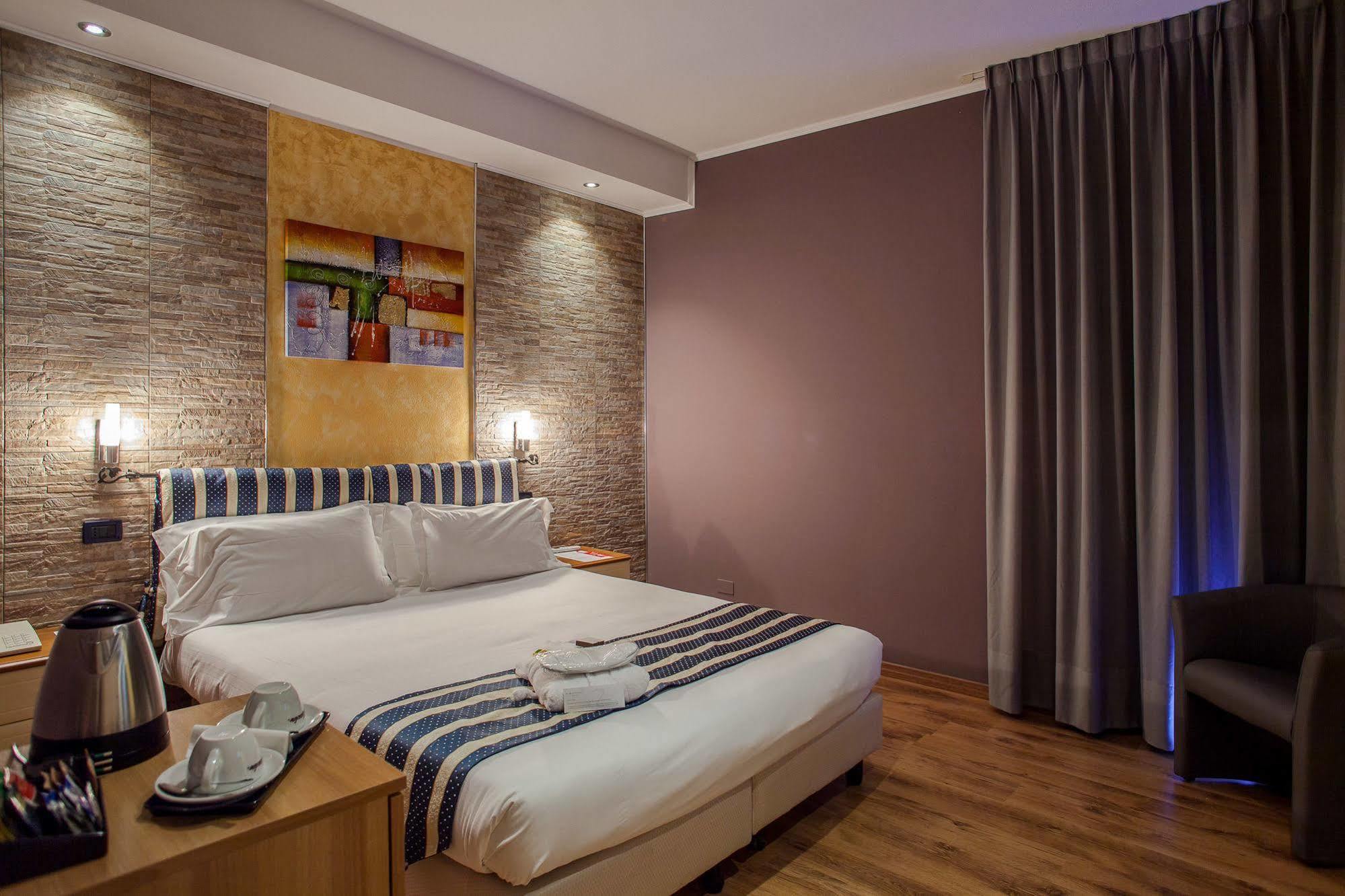 Fly Hotel Cagliari Assemini Esterno foto