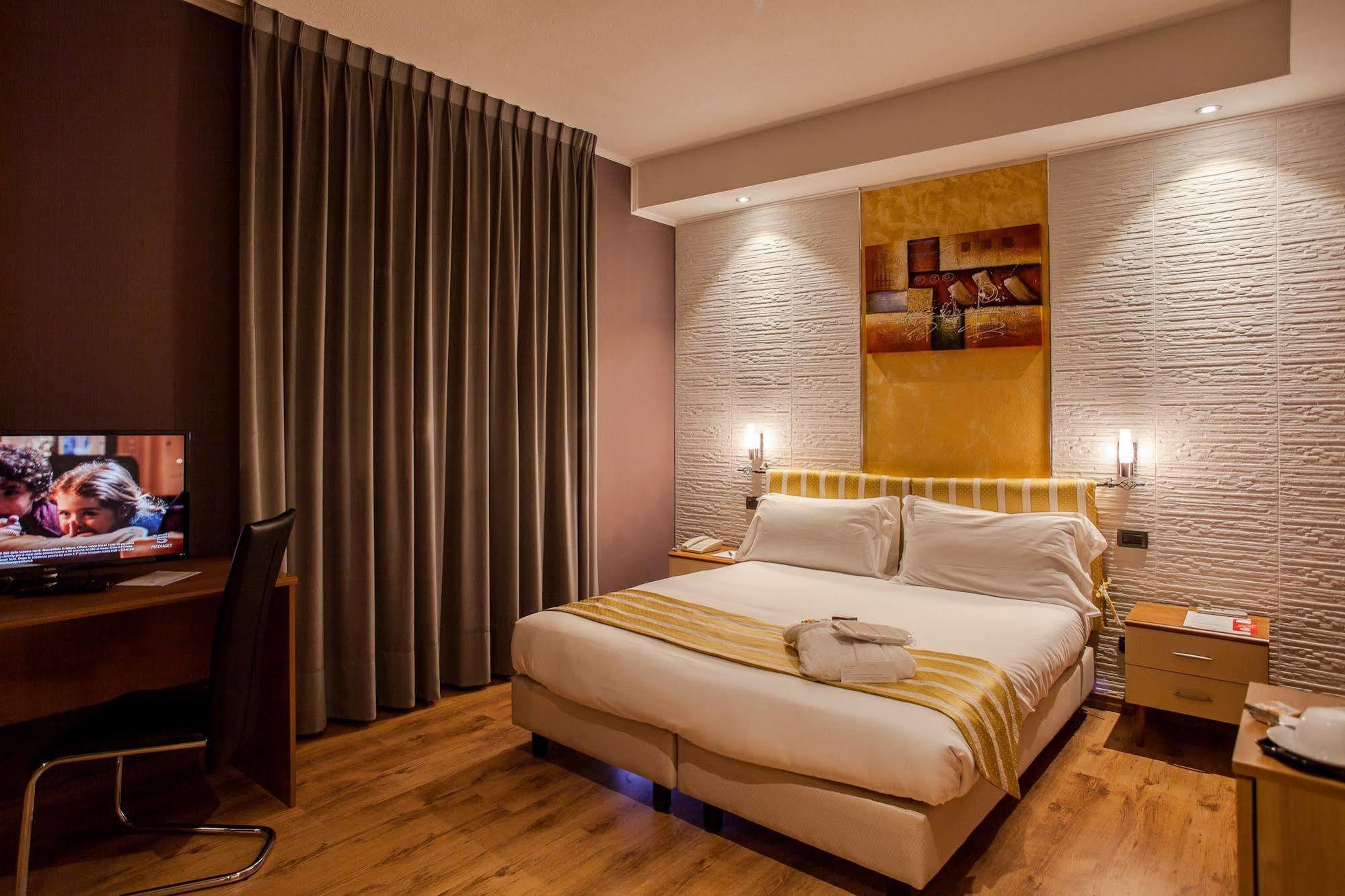 Fly Hotel Cagliari Assemini Esterno foto