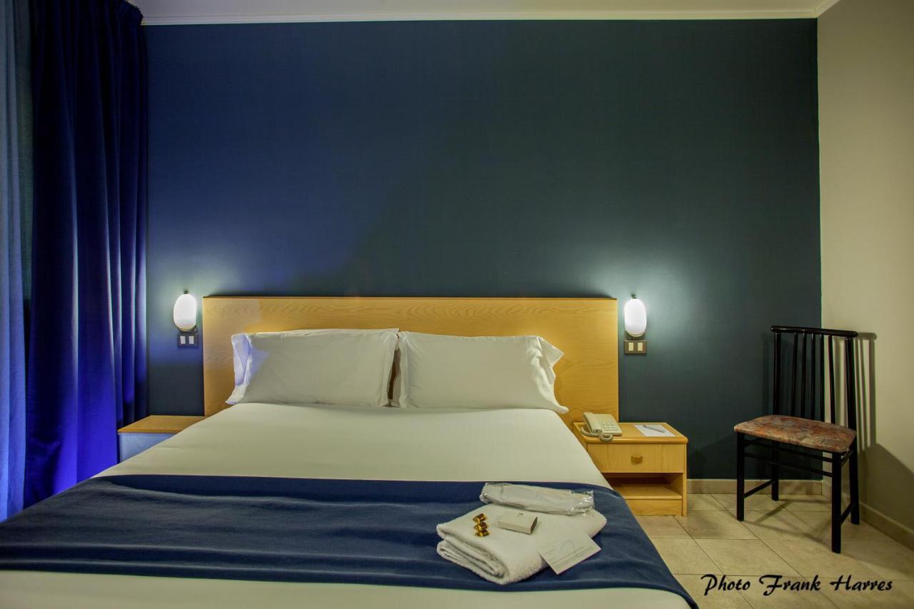Fly Hotel Cagliari Assemini Esterno foto