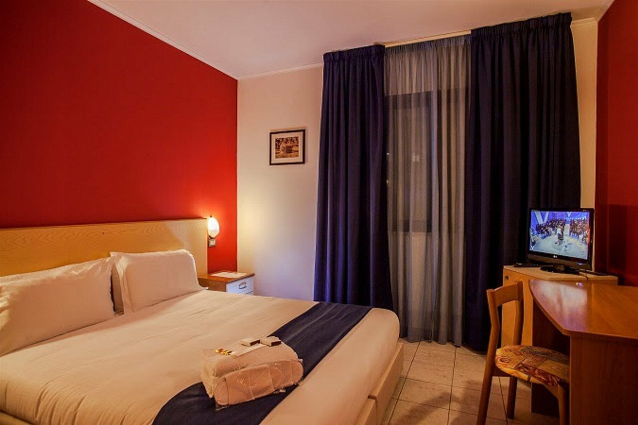Fly Hotel Cagliari Assemini Esterno foto
