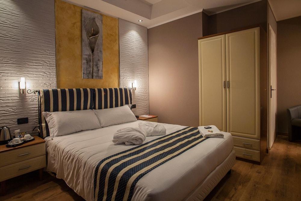 Fly Hotel Cagliari Assemini Esterno foto